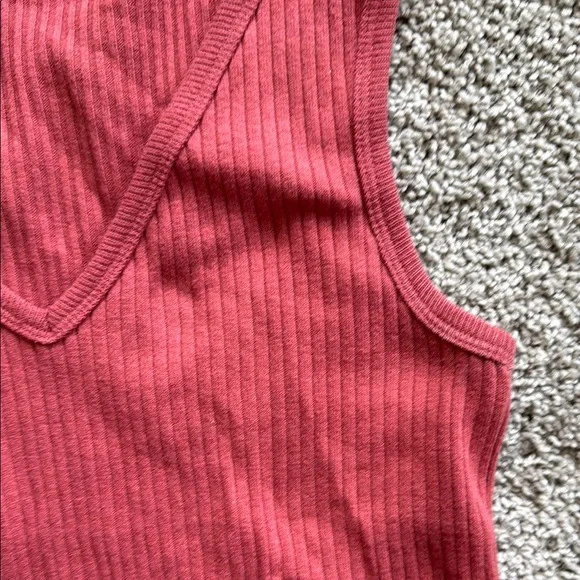 Women's Sleeveless V-Neck Top - Red - Picture 4 of 5